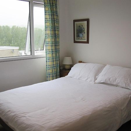 Freshwater Bay Holiday Cottages بيمبروك الغرفة الصورة