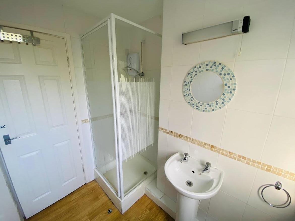 Freshwater Bay Holiday Cottages بيمبروك المظهر الخارجي الصورة